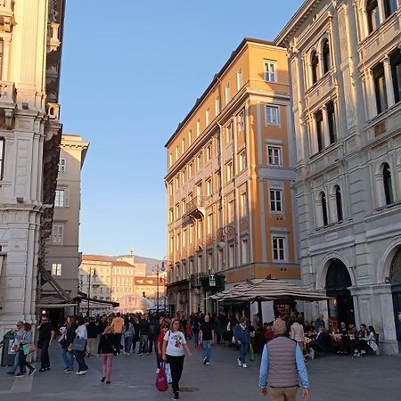 Casa Vacanze Trieste - Vista Piazza Unita エクステリア 写真