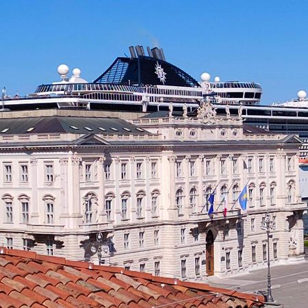 Casa Vacanze Trieste - Vista Piazza Unita エクステリア 写真