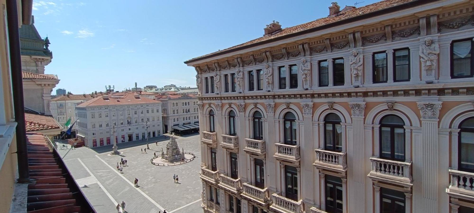 Casa Vacanze Trieste - Vista Piazza Unita エクステリア 写真