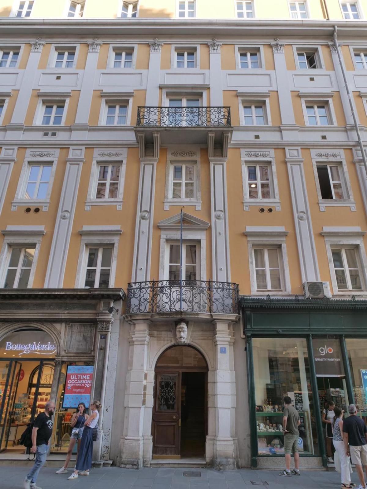 Casa Vacanze Trieste - Vista Piazza Unita エクステリア 写真