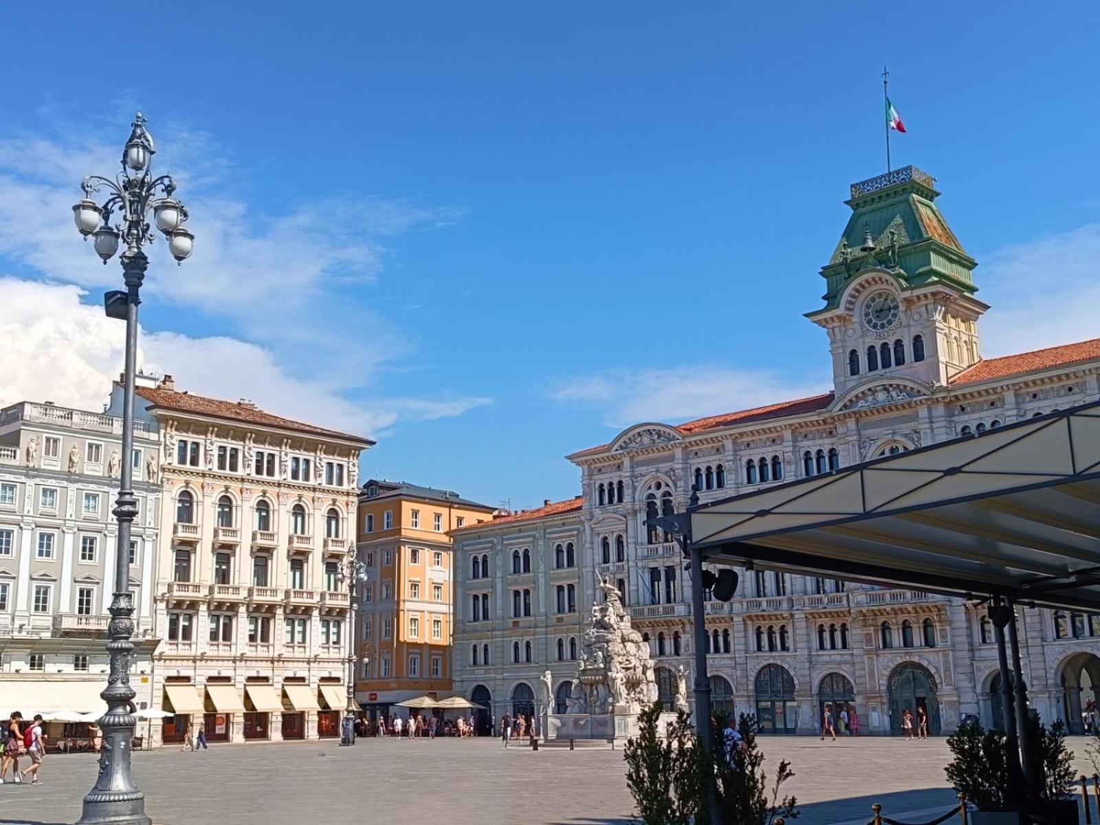 Casa Vacanze Trieste - Vista Piazza Unita エクステリア 写真