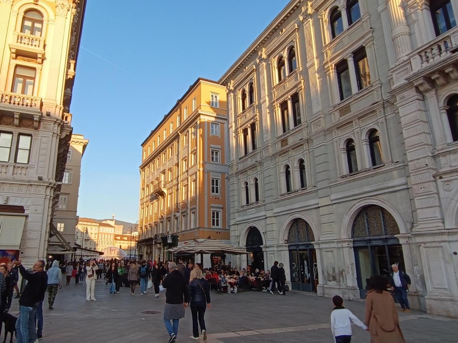 Casa Vacanze Trieste - Vista Piazza Unita エクステリア 写真