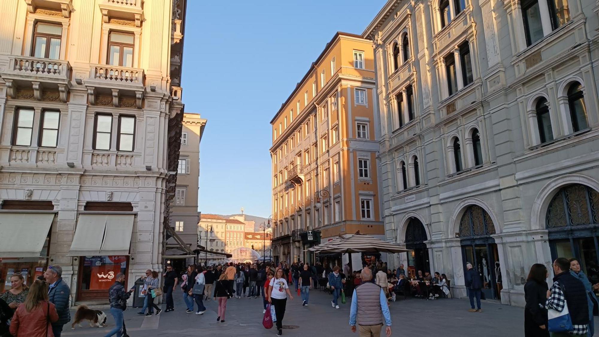 Casa Vacanze Trieste - Vista Piazza Unita エクステリア 写真