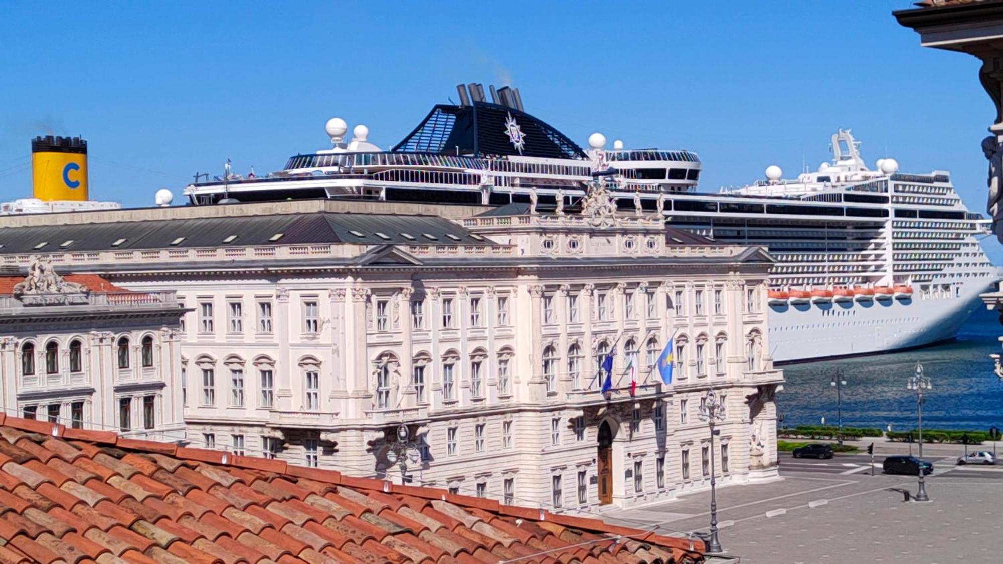 Casa Vacanze Trieste - Vista Piazza Unita エクステリア 写真